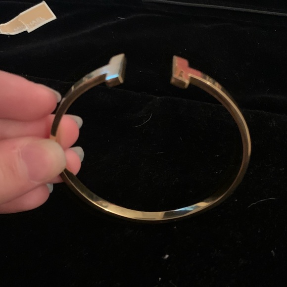 Jewelry: Bracelets - Picture 2 of 3